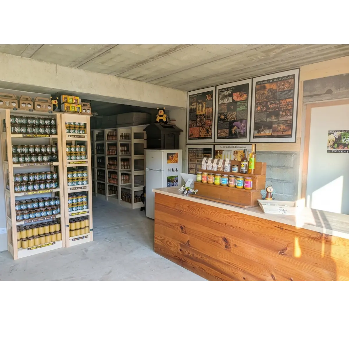 Boutique du Rucher du Marandou en Dordogne avec miel du Périgord en vente directe producteur