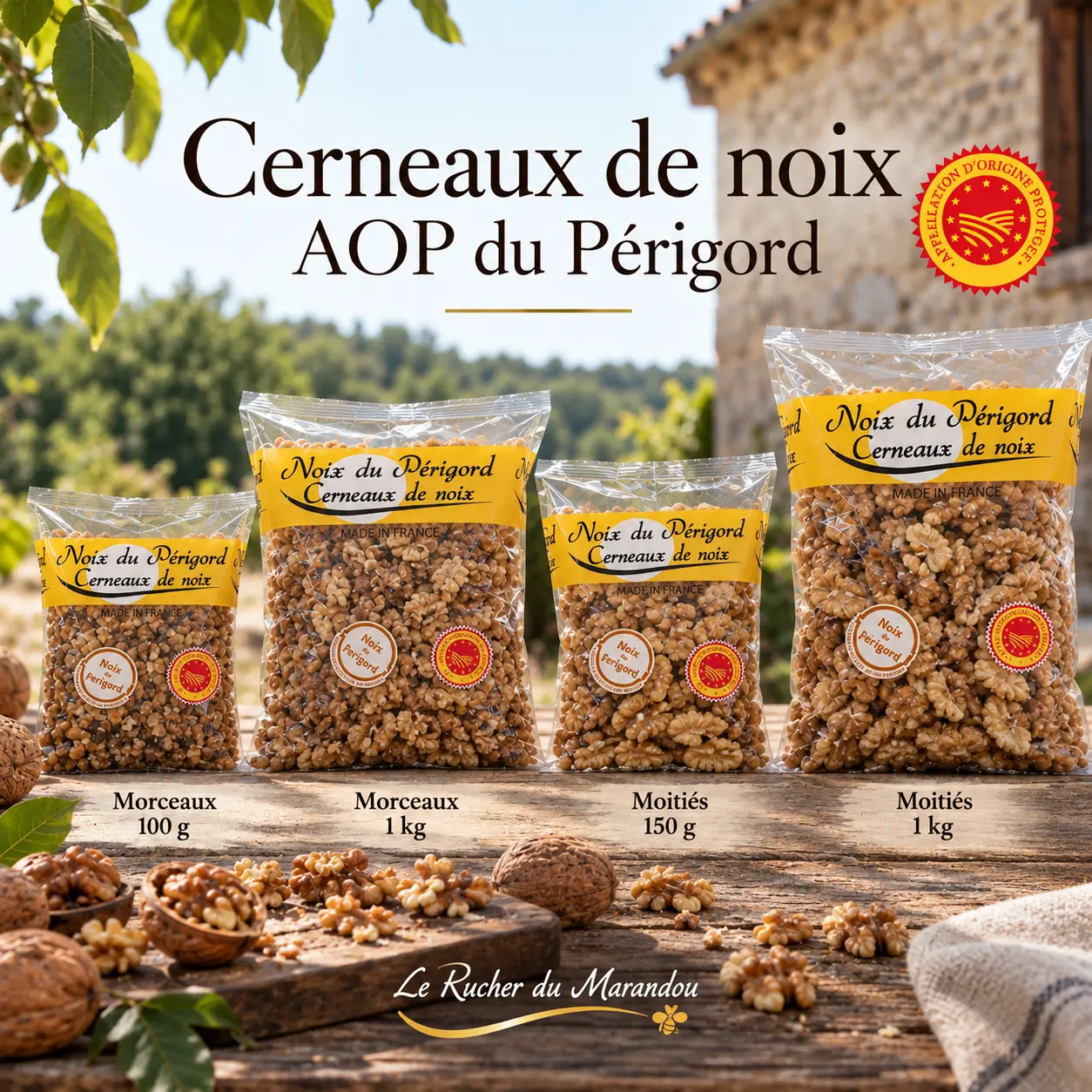 Sachets de cerneaux de noix du Périgord AOP présentés avec des noix et des cerneaux sur une table